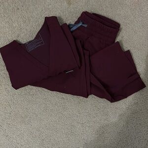 FIGs Scrub Set in Burgundy